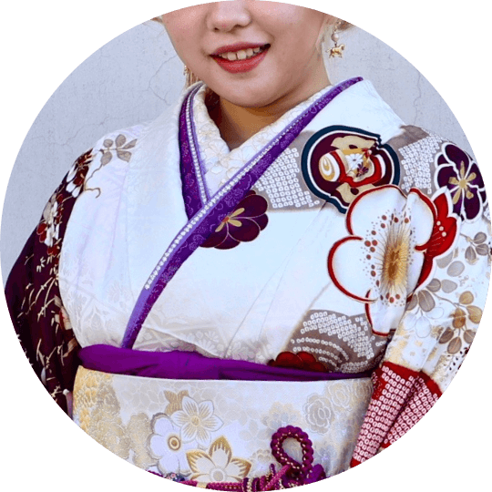 成人式振袖のハイトーンヘアと相性抜群な白の半襟コーデ