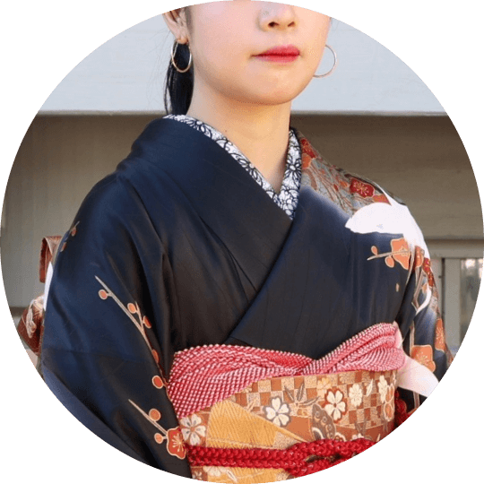 成人式振袖のアンニュイな白に黒のモノトーンお花半襟コーデ