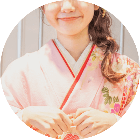 成人式振袖のよく見るとわかる白のお花の半えりコーデ