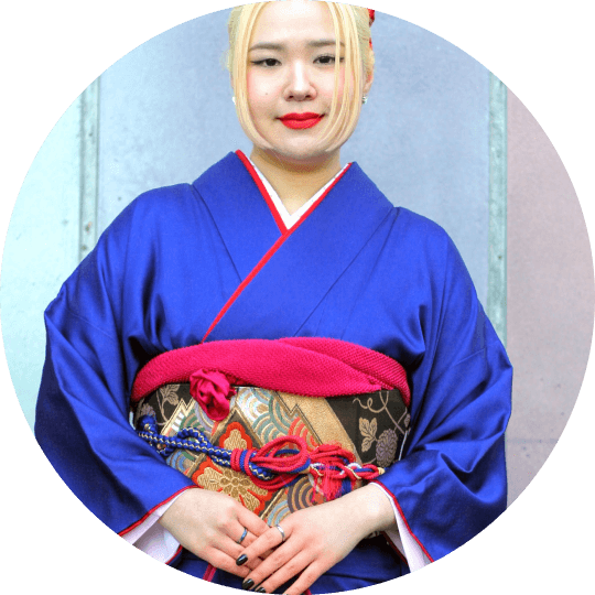 あの子とかぶらない！帯揚げの赤色がおしゃれな帯結びコーデ